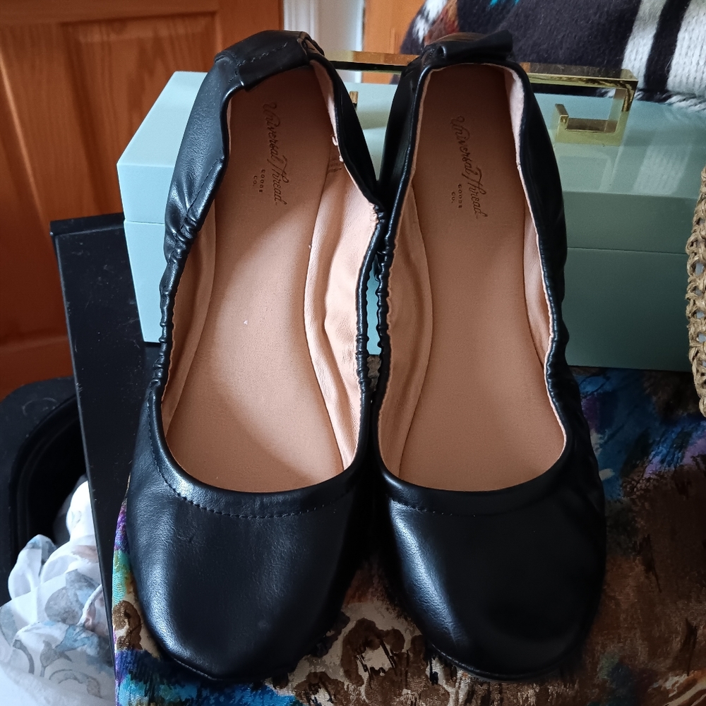 Universal  Thread  Ballet Flats sz6 1/2